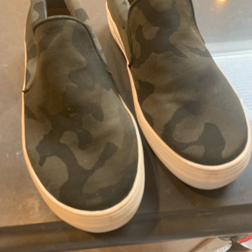 Shoes - Picture 4 of 5